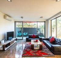 Orange Serviced Apartment - Whitsundays Accommodation