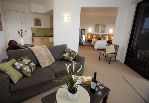 Hilltop Apartments Phillip Island - Whitsundays Accommodation 5