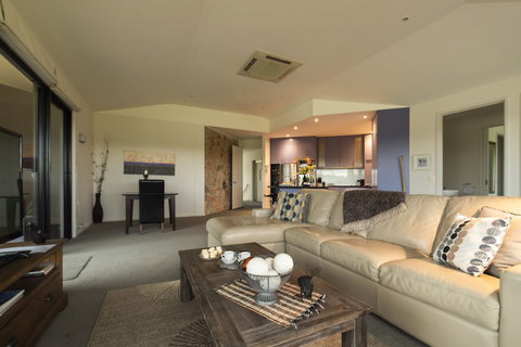 Hilltop Apartments Phillip Island - Whitsundays Accommodation 6