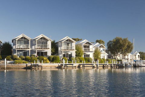 Captains Cove Resort - Whitsundays Accommodation 2