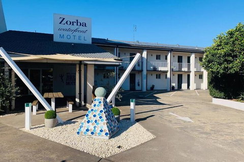 Zorba Motel - Whitsundays Accommodation 2