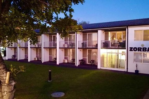 Zorba Motel - Whitsundays Accommodation 1