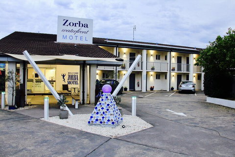 Zorba Motel - Whitsundays Accommodation 4