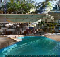Palm Court Budget Motel Hostel/Backpackers - Whitsundays Accommodation