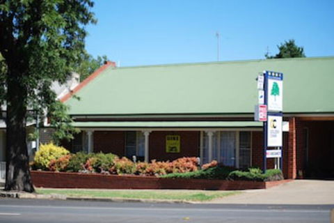 The Elms Motor Inn - Whitsundays Accommodation 0