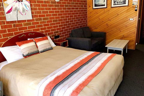 The Elms Motor Inn - Whitsundays Accommodation 1