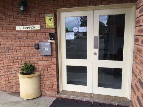 Golf Links Motel - Whitsundays Accommodation 0