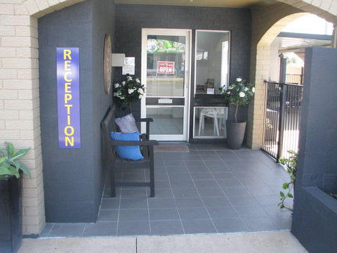 Charm City Motel - Whitsundays Accommodation 2
