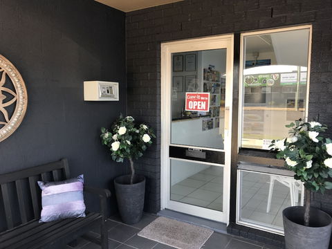 Charm City Motel - Whitsundays Accommodation 1