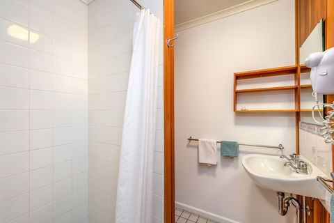 Kasees Apartments & Mountain Lodge - Whitsundays Accommodation 4