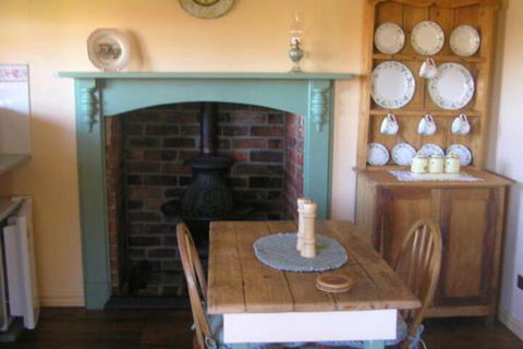 Valleyfield Cottage - Whitsundays Accommodation 5