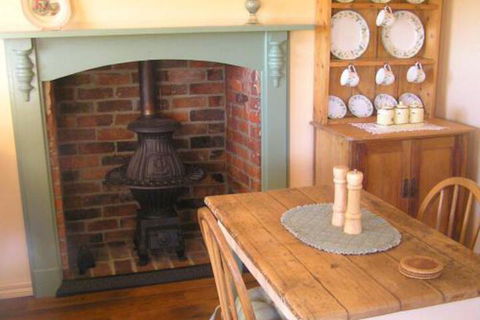 Valleyfield Cottage - Whitsundays Accommodation 1