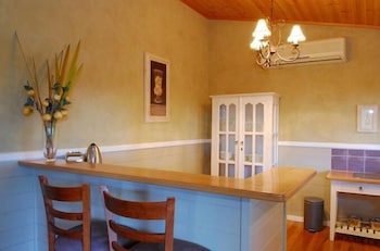 Barrington Hideaway- River Cottages - Whitsundays Accommodation 6