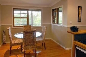 Barrington Hideaway- River Cottages - Whitsundays Accommodation 4