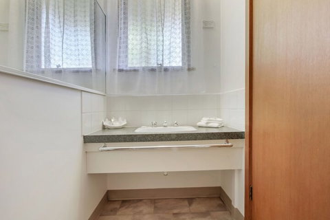 Sandpiper Holiday Apartments - Whitsundays Accommodation 5