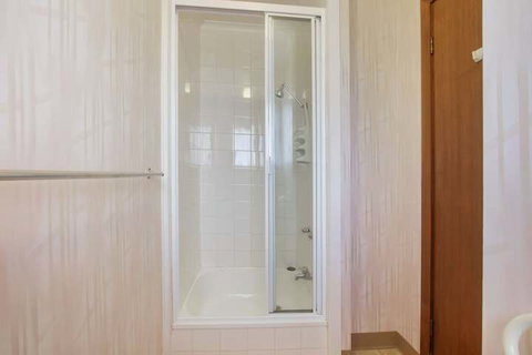 Sandpiper Holiday Apartments - Whitsundays Accommodation 2