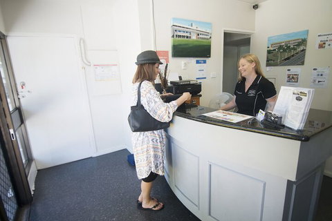 Cool Palms Motel - Whitsundays Accommodation 5