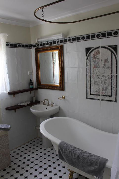 Dancing Waters Cottage - Whitsundays Accommodation 2