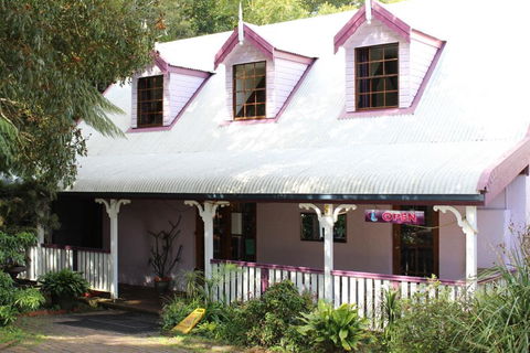 Dancing Waters Cottage - Whitsundays Accommodation 1
