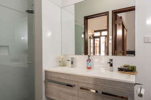 Fairway Manor Accommodation - Whitsundays Accommodation 0