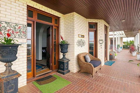 Fairway Manor Accommodation - Whitsundays Accommodation 1
