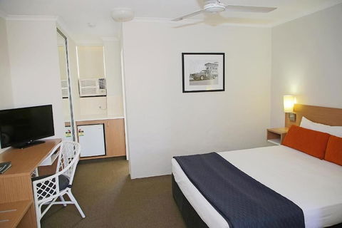 D'arcy Arms Motel - Whitsundays Accommodation 6