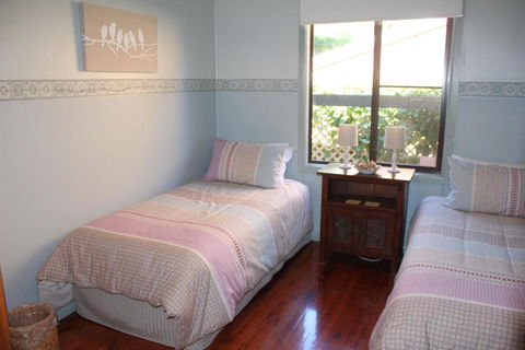 Avoca Beach Cape Cottage - Whitsundays Accommodation 7