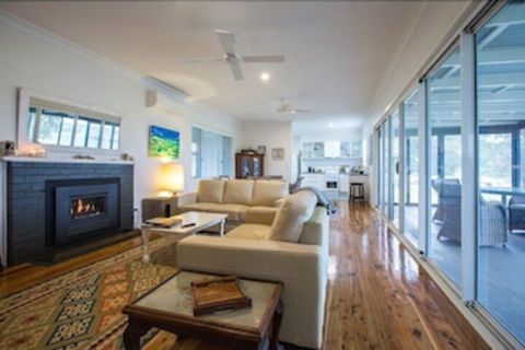 Colenso Country Retreat - Whitsundays Accommodation 1