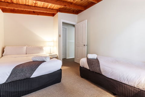 The Cottages At Hepburn Springs - Whitsundays Accommodation 1