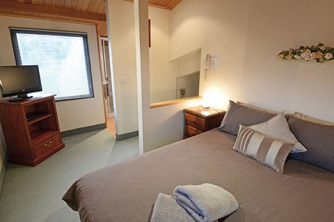 Falls Creek Country Club - Whitsundays Accommodation 4