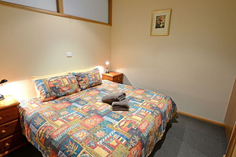 Falls Creek Country Club - Whitsundays Accommodation 0