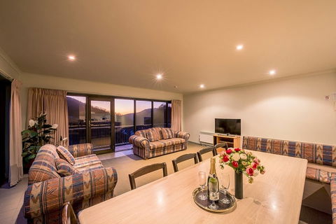 Falls Creek Country Club - Whitsundays Accommodation 3