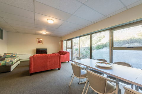Falls Creek Country Club - Whitsundays Accommodation 2