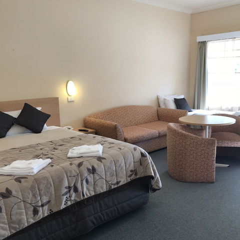 Country Gardens Motor Inn - Whitsundays Accommodation 6