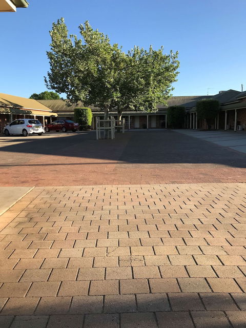 Country Gardens Motor Inn - Whitsundays Accommodation 0