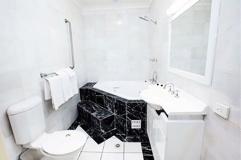Motto Farm Motel - Whitsundays Accommodation 4