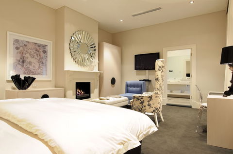 5 Rooms At The Stirling Hotel - Whitsundays Accommodation 1