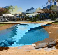 Capricorn Motor Inn - Whitsundays Accommodation