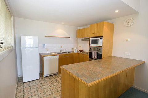 Lorne Ocean Sun Apartments - Whitsundays Accommodation 3