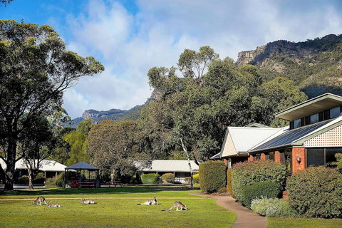 Pinnacle Holiday Lodge - Whitsundays Accommodation 1