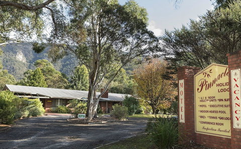 Pinnacle Holiday Lodge - Whitsundays Accommodation 2