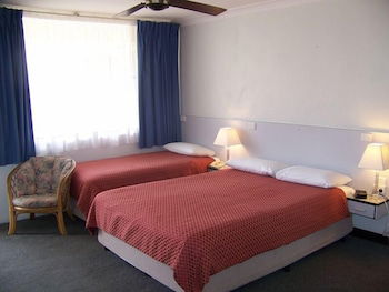 Beach Motel Woolgoolga - Whitsundays Accommodation 1