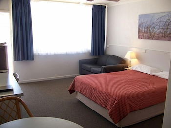 Beach Motel Woolgoolga - Whitsundays Accommodation 2