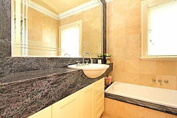 ABC Accommodation - Rosebud - Whitsundays Accommodation 3