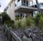 Battery Cove Beach Front Apartment - Whitsundays Accommodation
