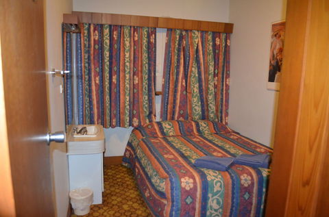 Monarch Motel Hotel - Whitsundays Accommodation 3