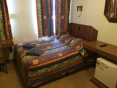 Monarch Motel Hotel - Whitsundays Accommodation 2