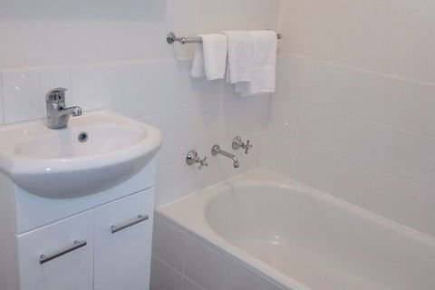 Millicent Motel - Whitsundays Accommodation 3