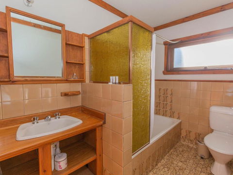 Chalet Rene House - Whitsundays Accommodation 6