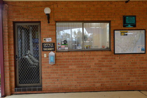 Sapphire Palms Motel - Whitsundays Accommodation 1